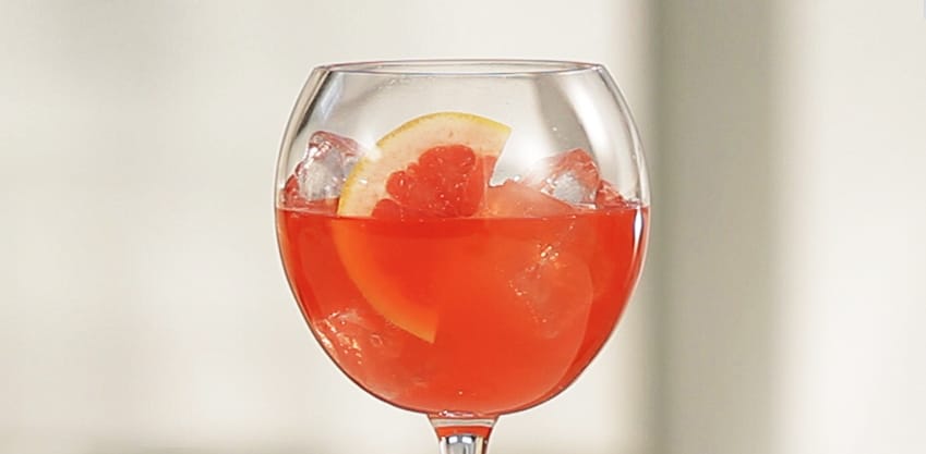 Pompelmo Hot, cocktail con pepe rosa e Sanbittèr Emozioni di Frutta Pompelmo