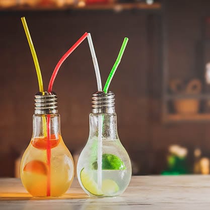 Scopri con Sanbittèr il nuovo trend dei cocktail 2017 nei bicchieri a forma di lampadina